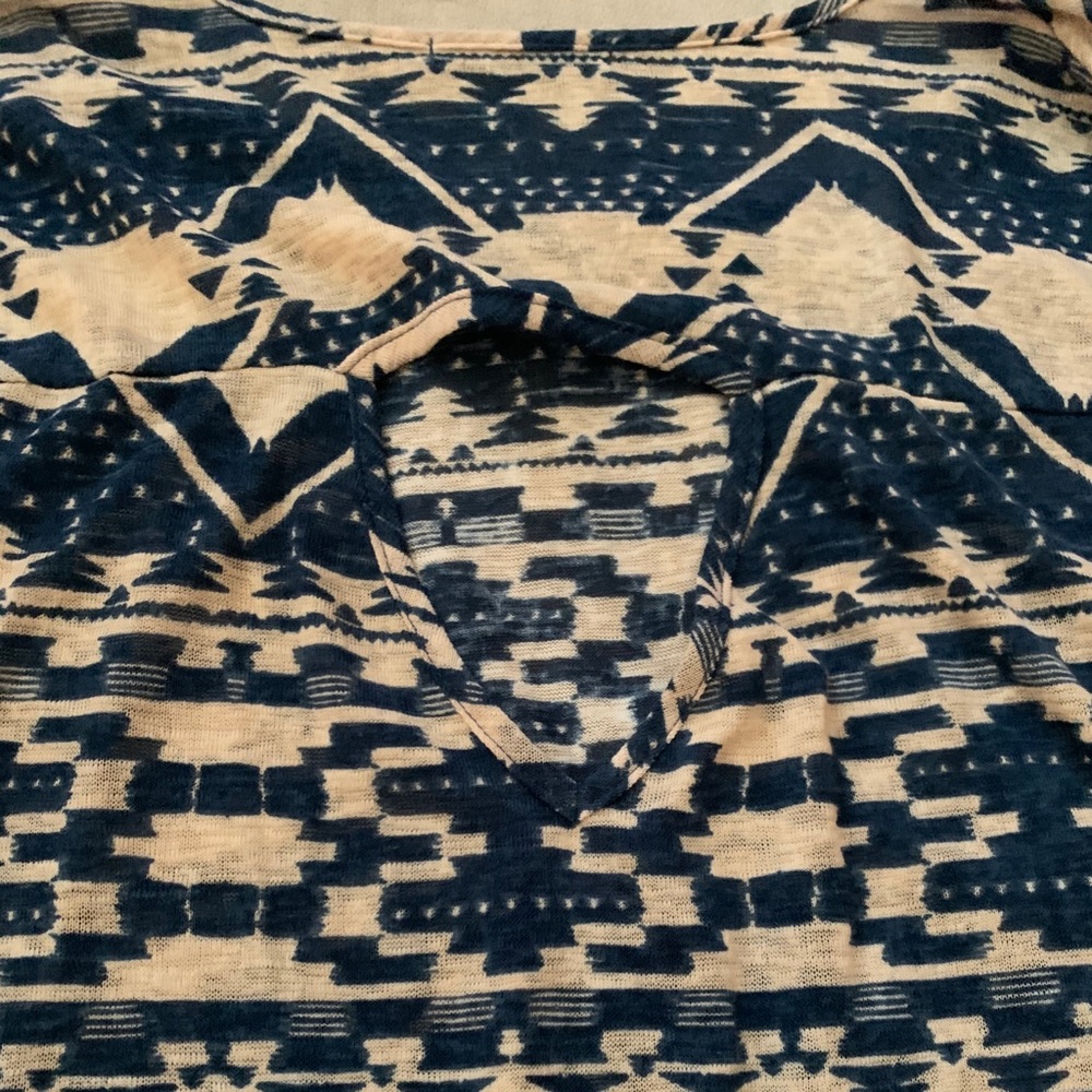 Aztec Top With Triangle Cut Out In Back - image 3